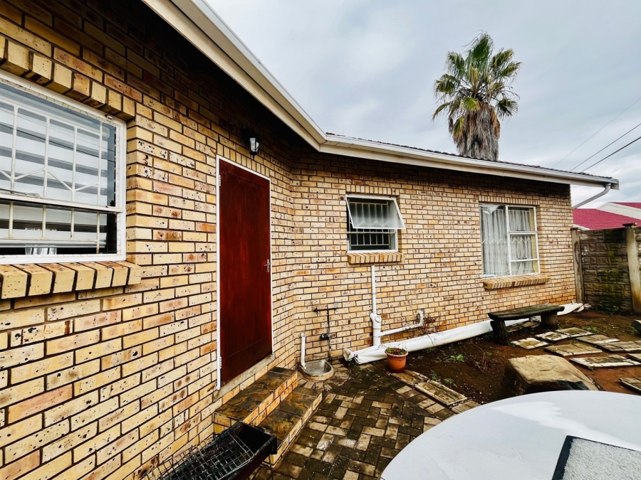3 Bedroom Property for Sale in Universitas Ridge Free State